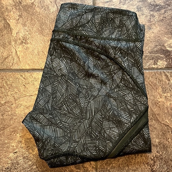 Lululemon Capris - Picture 1 of 5